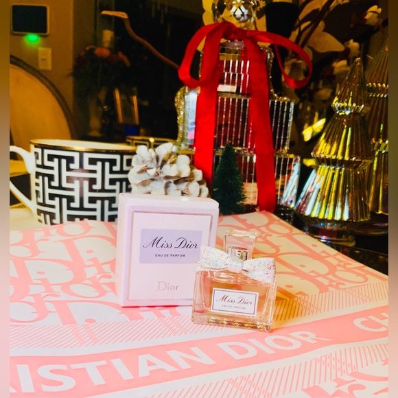 Luxurious DIOR Gift Bundle Set - Picture 5 of 16